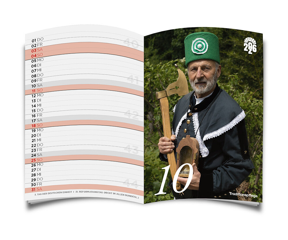Innenseite MINI Bergbaukalender 2026 - Oktober - Abbildung Traditionspflege